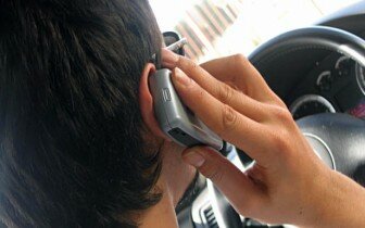 hands-free-calls-distracting-drivers/2017-01-13