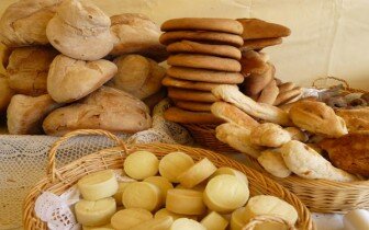 hot-bread-and-fresh-cheese-fair/2015-03-04